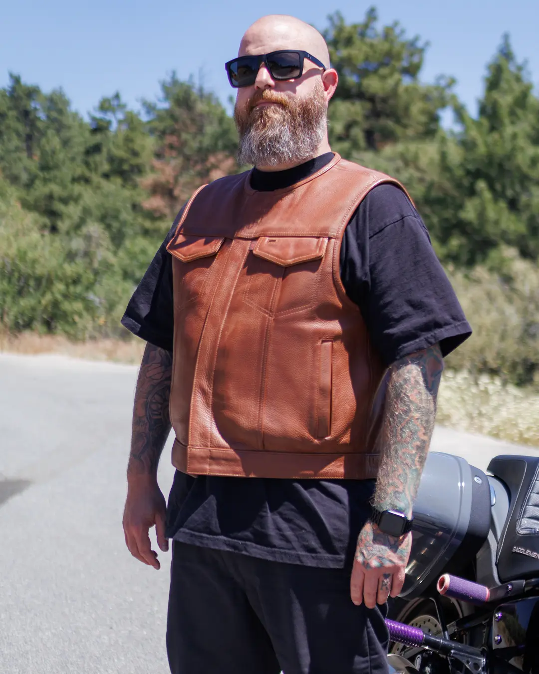 Lowside Men's Motorcycle Leather Vest - Image 17