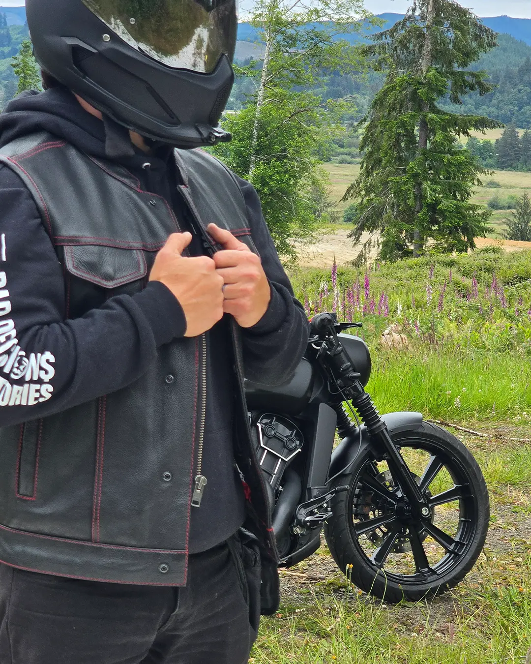 Born Free Men's Leather Motorcycle Leather Vest - Red Stitch - Image 9