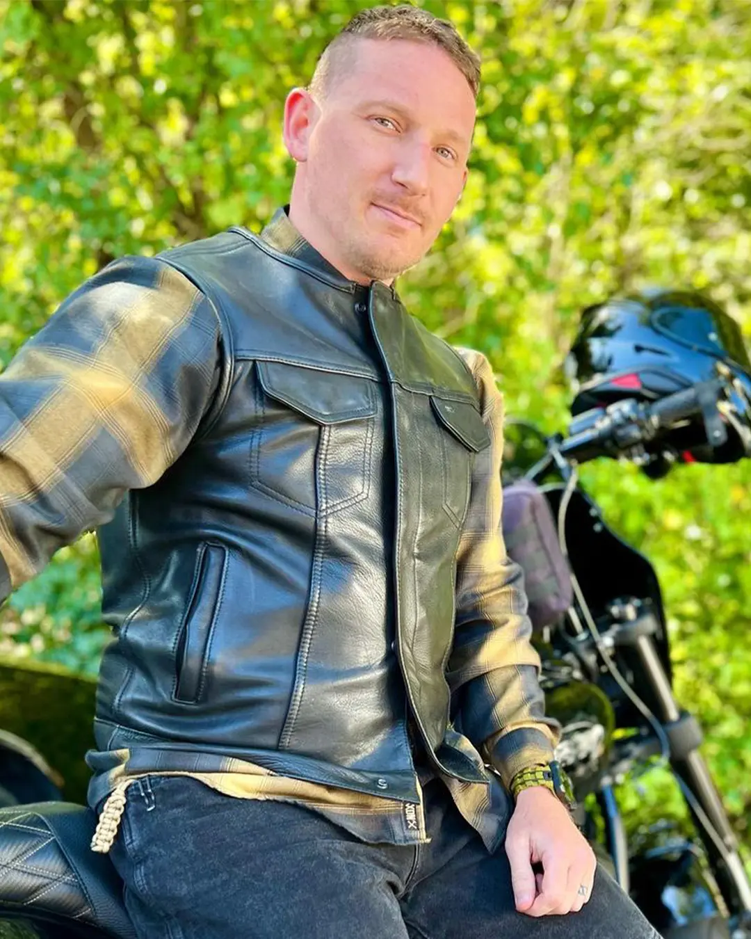 No Rival - Men's Motorcycle Leather Vest - Image 9